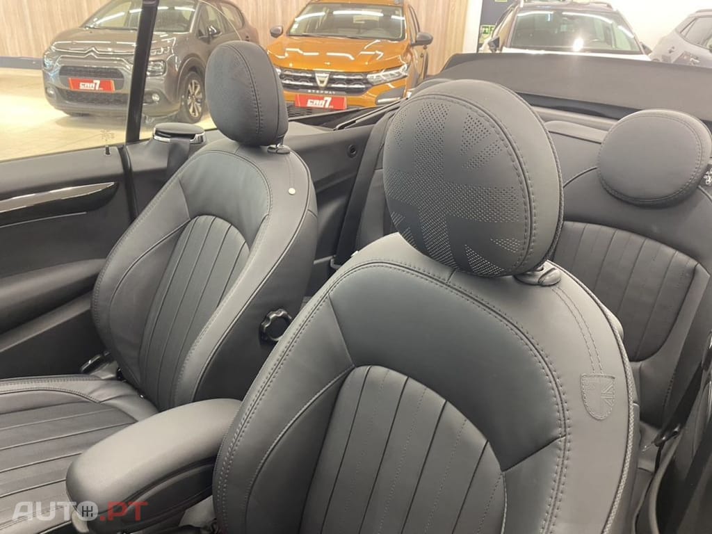 MINI Cooper Premium Plus Classic Auto