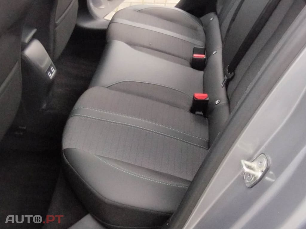 Peugeot E-208 50 kWh Allure Pack