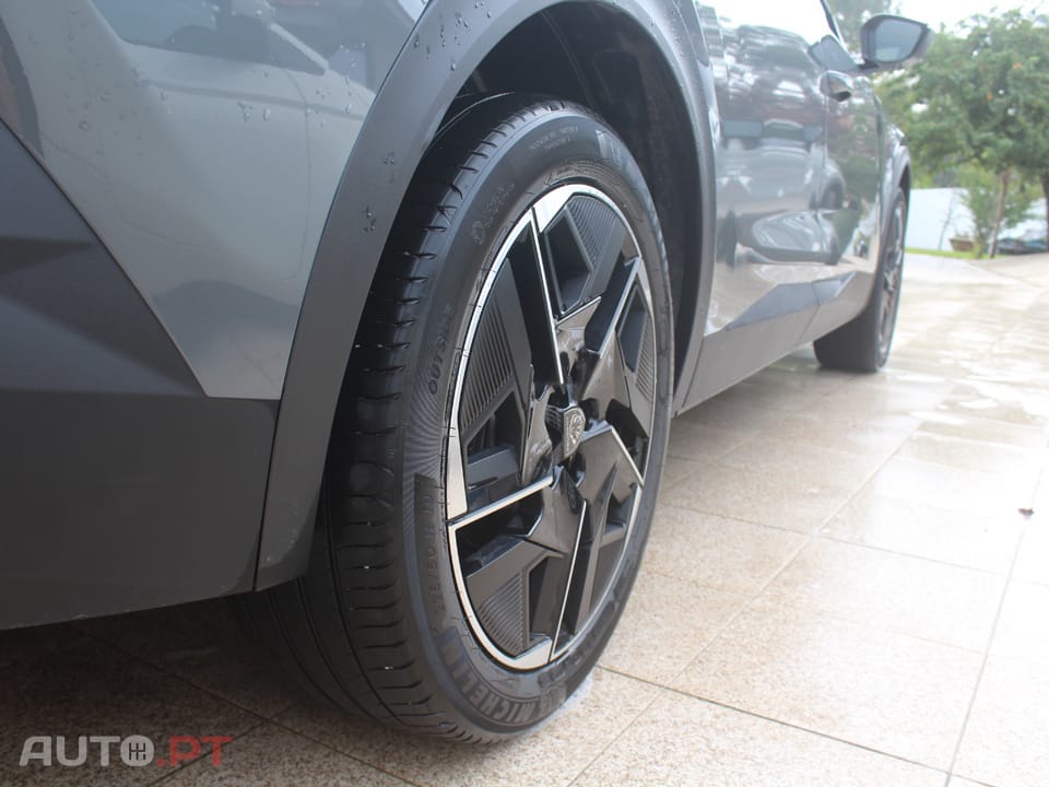 Peugeot 408 GT 58 kWh