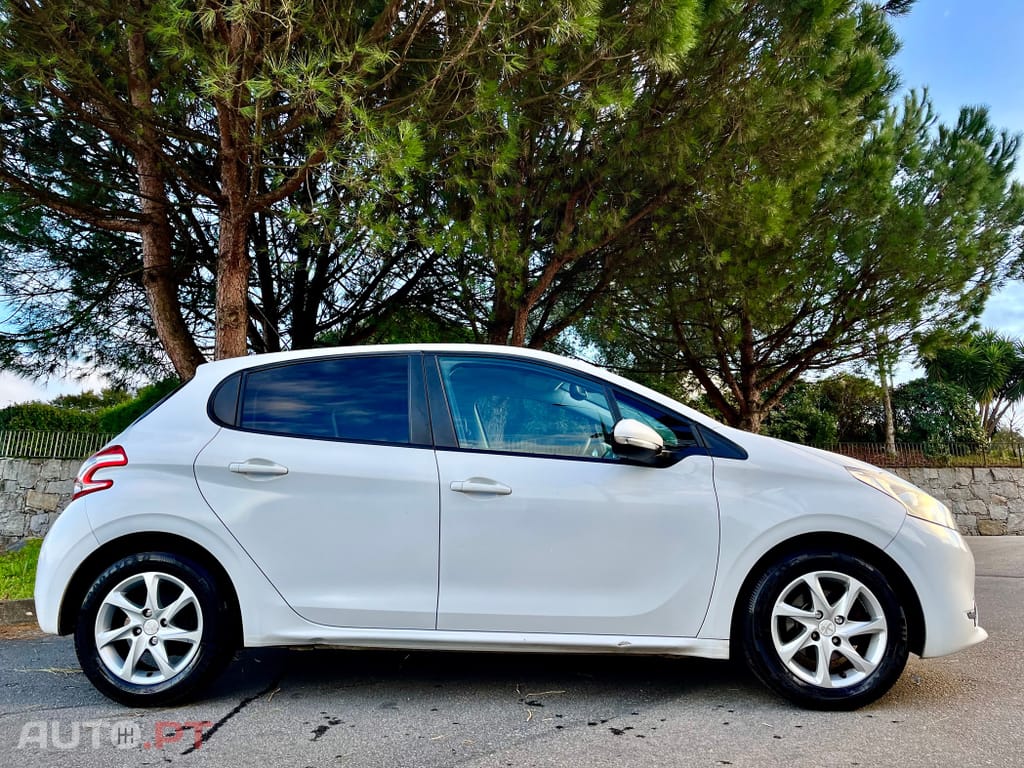 Peugeot 208 ..