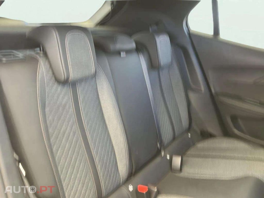 Peugeot 2008 1.2 PureTech Allure EAT8