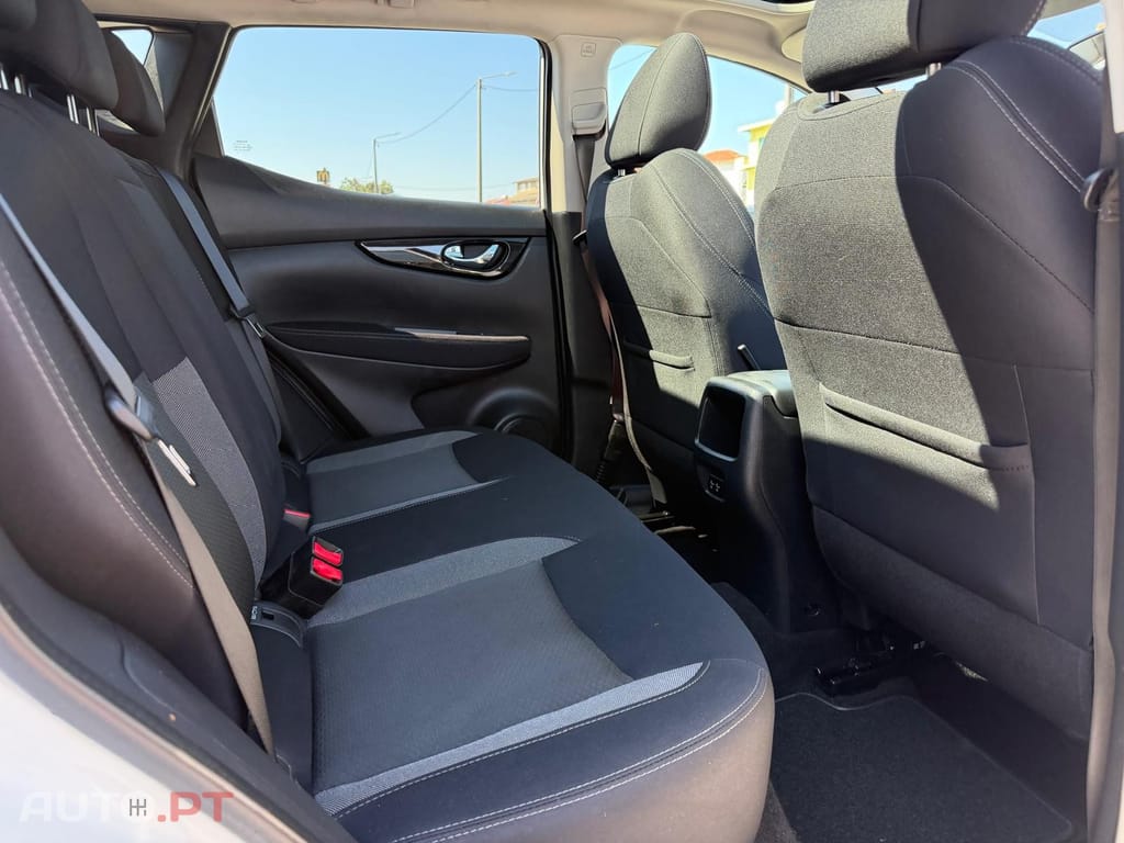 Nissan Qashqai 1.3 DIG-T N-Connecta J18 Led