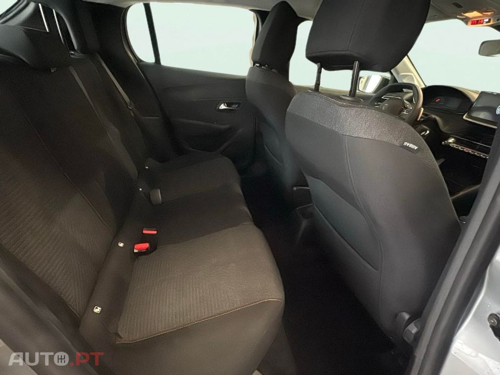 Peugeot 208 1.2 Hybrid Style e-DCS6