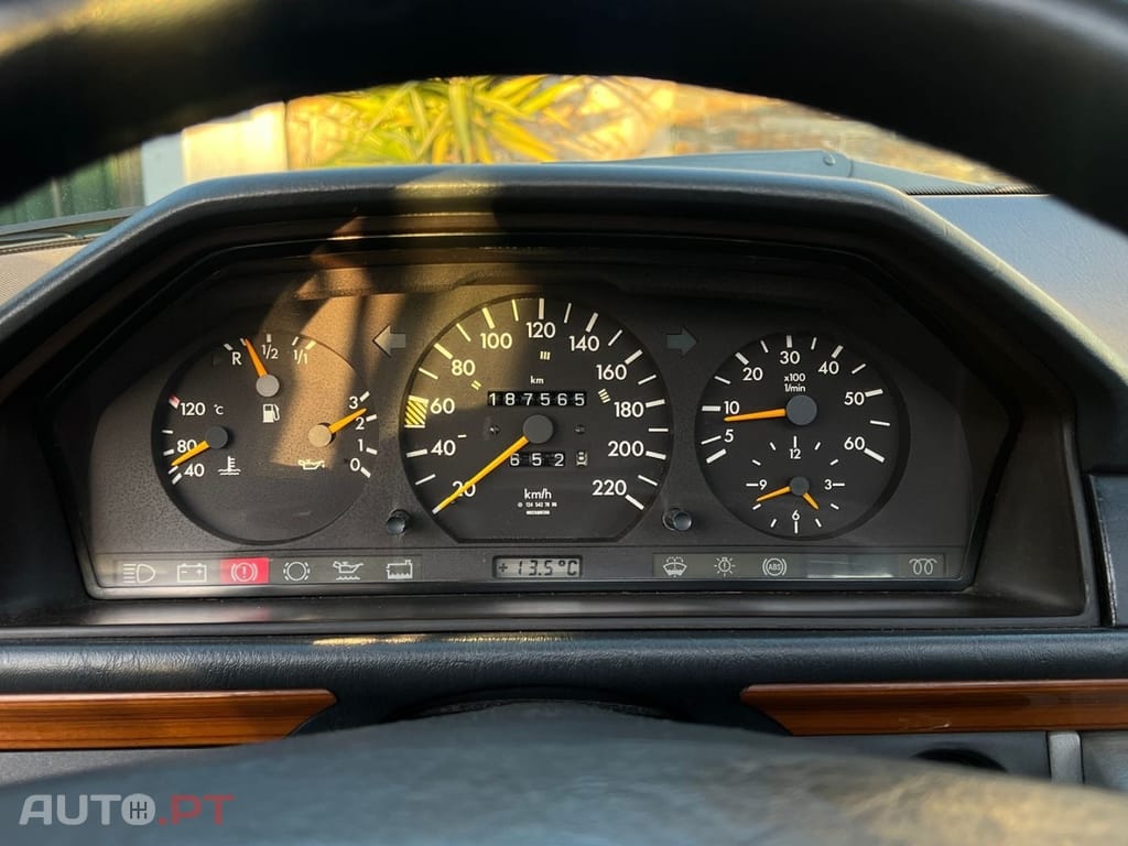 Mercedes-Benz W124 300 TD