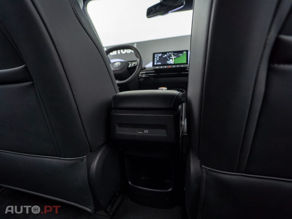 MG MG4 77 kWh Extended Range Luxury