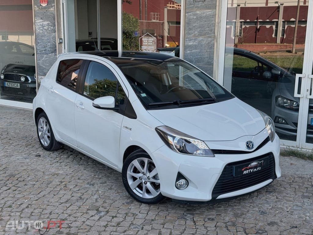 Toyota Yaris 1.5 HSD Comfort +P.Style+Navi