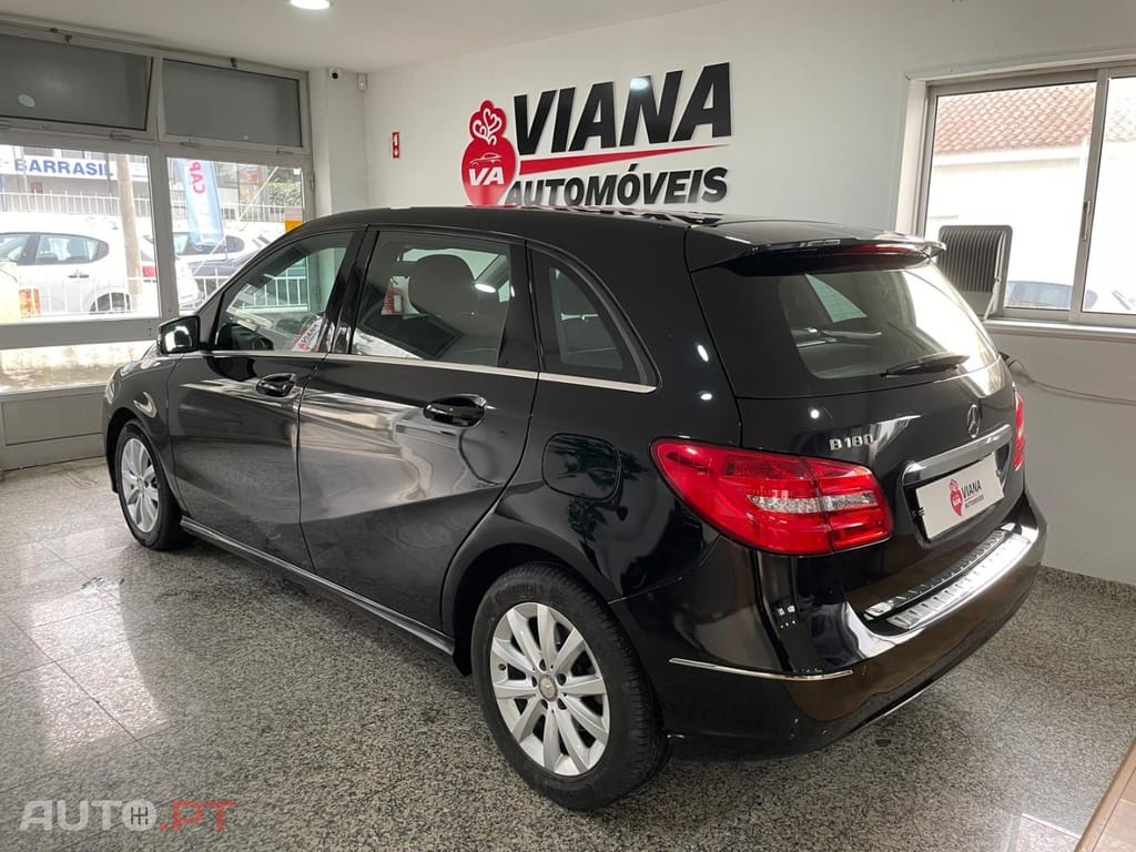 Mercedes-Benz B 180 CDi BlueEfficiency Edition — fotografia 2