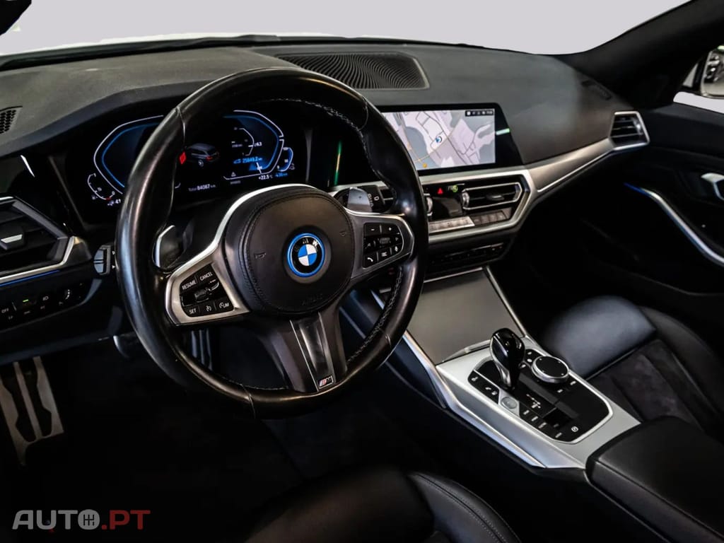 BMW 330 xDRIVE TOURING M SPORT I.V.A DEDUTIVEL 