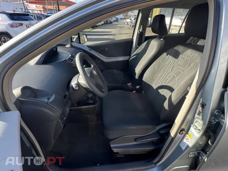 Toyota Yaris 1.0 VVT-i Comfort+AC