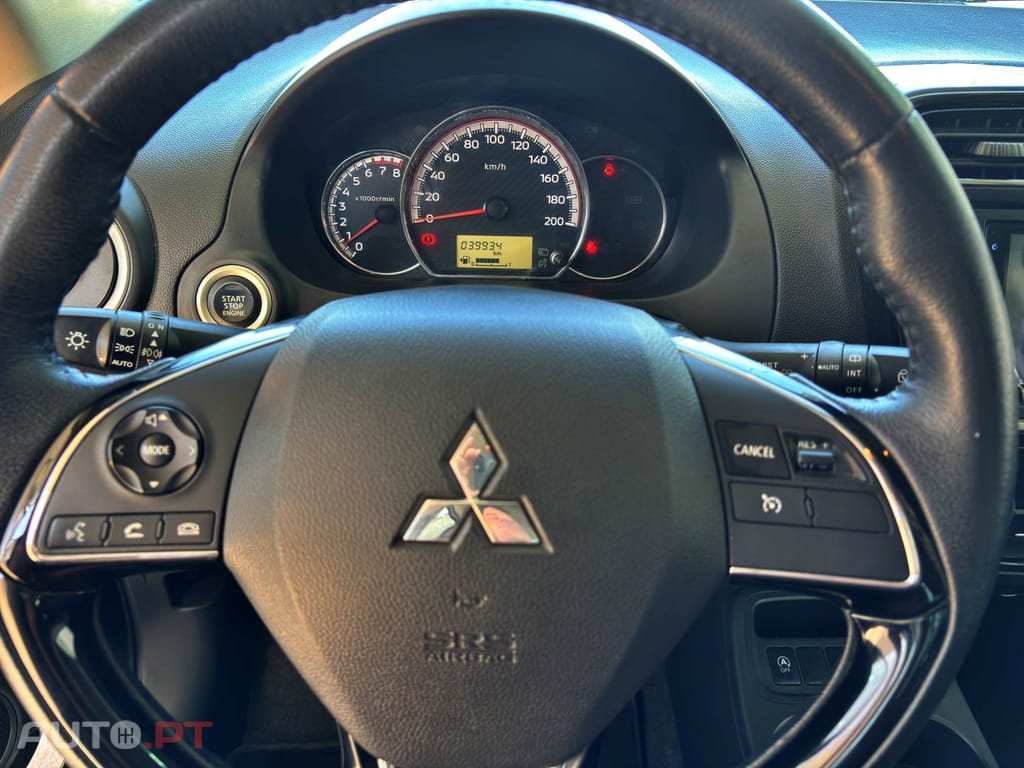 Mitsubishi Space Star 1.2 Intense Connect Edition
