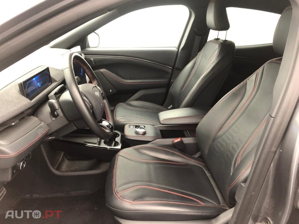 Ford Mustang Mach-E AWD PREMIUM