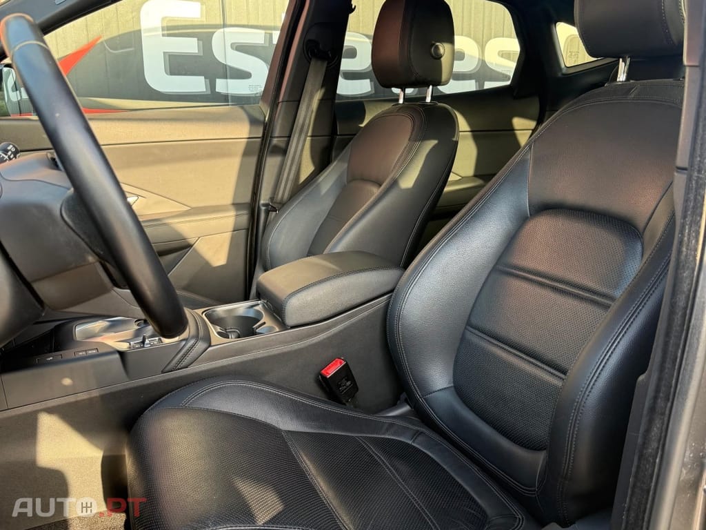 Jaguar E-Pace 2.0 i4D R-Dynamic AWD Aut.