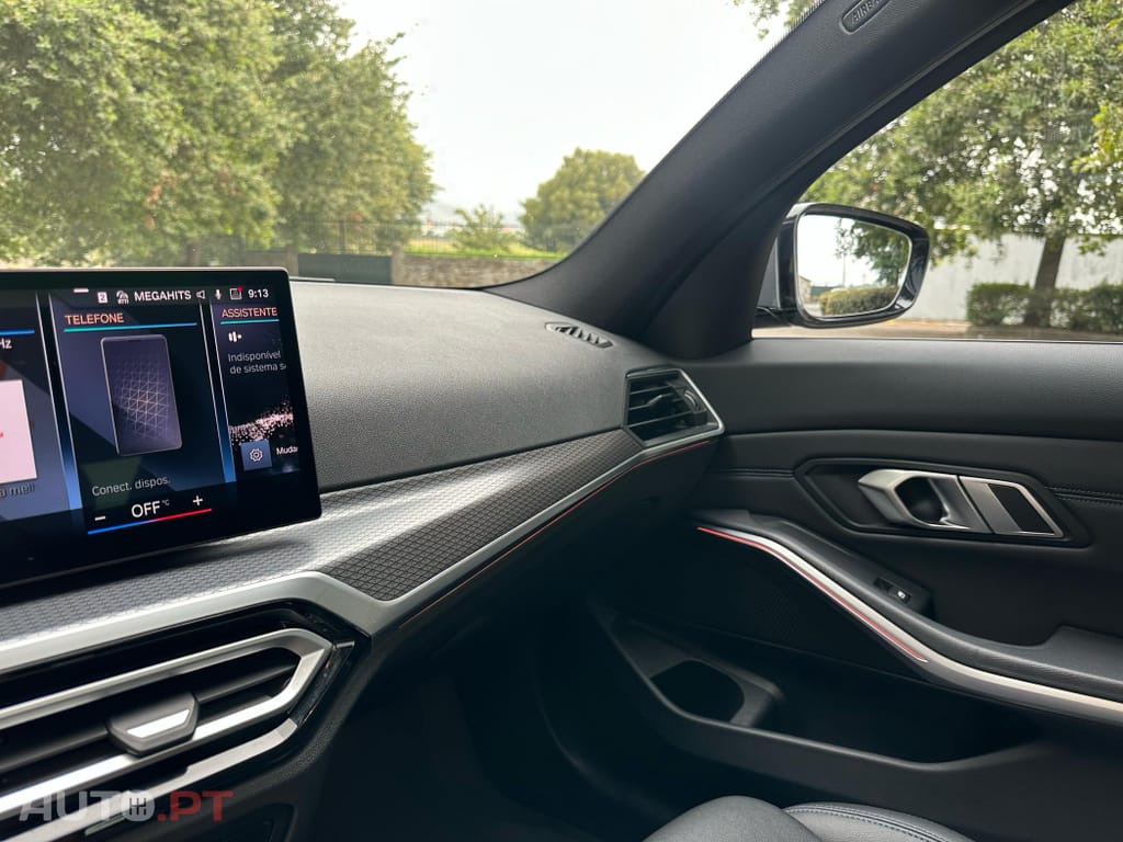 BMW 330 e Touring Pack Desportivo M Auto