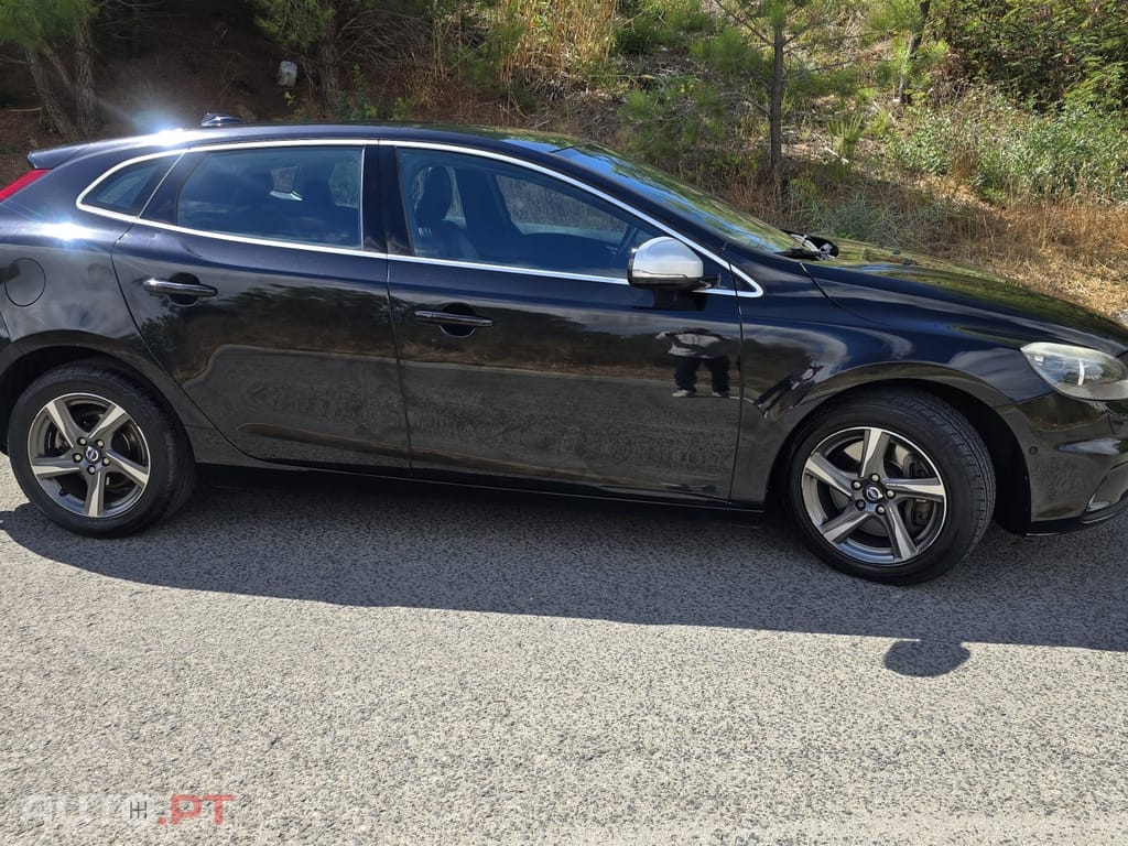 Volvo V40 2.0 D4 R-Design Summum