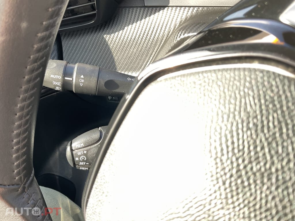 Peugeot E-2008 50 kWh Active