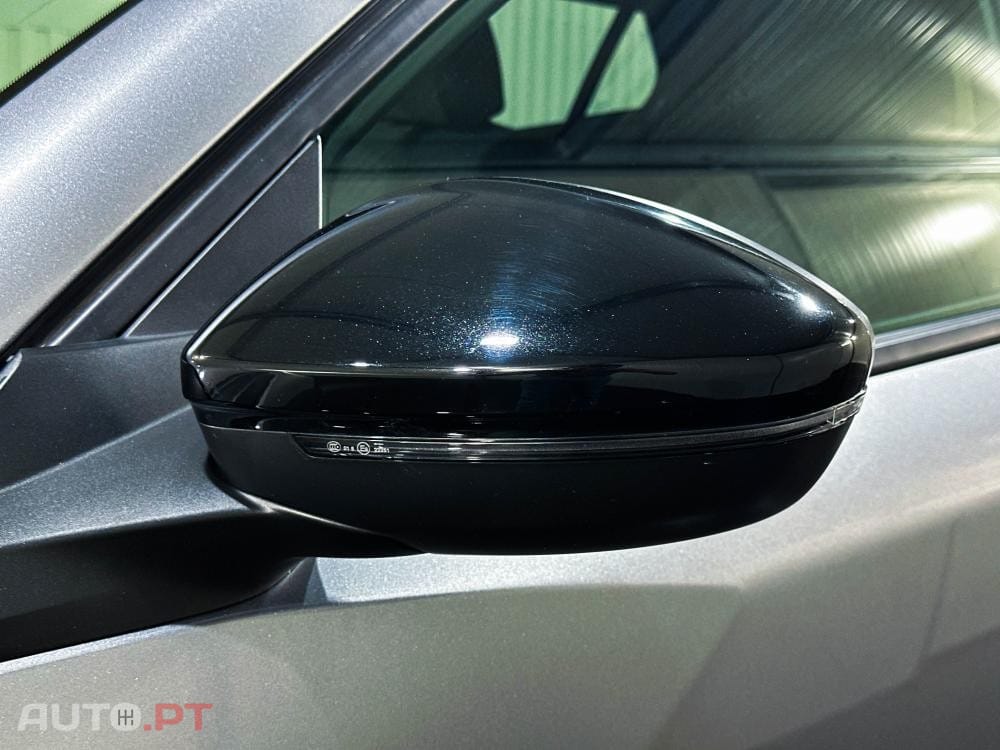 Peugeot 2008 Hybrid 145 e-DSC Allure
