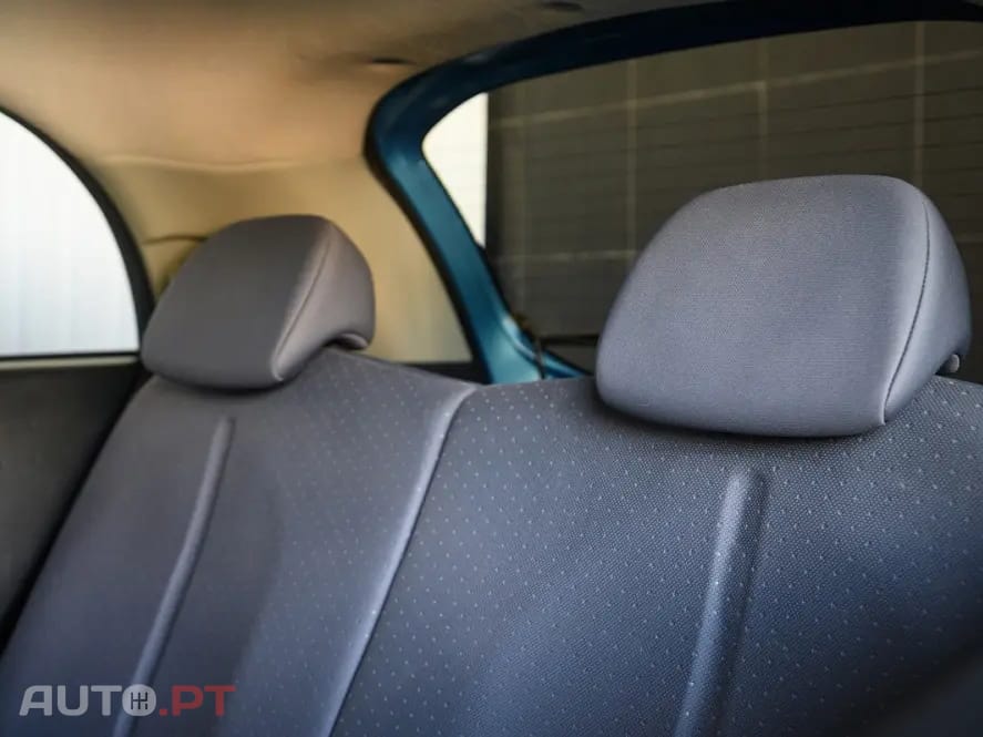 Peugeot iOn Active