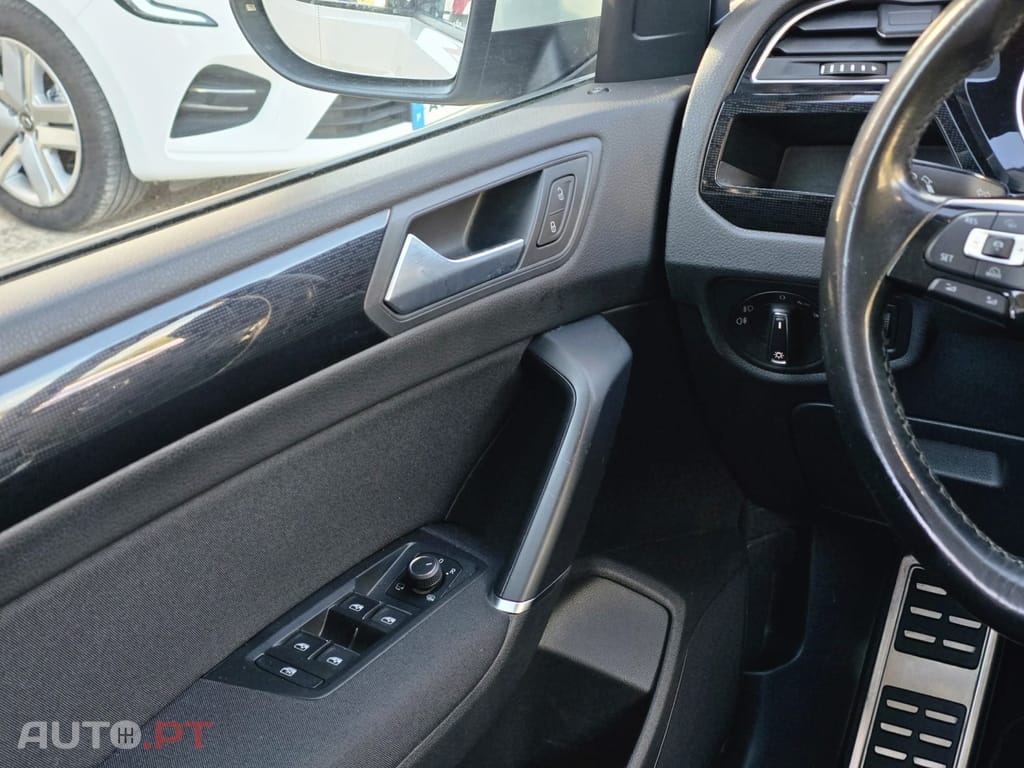 Volkswagen Touran 1.6 TDI R-Line DSG