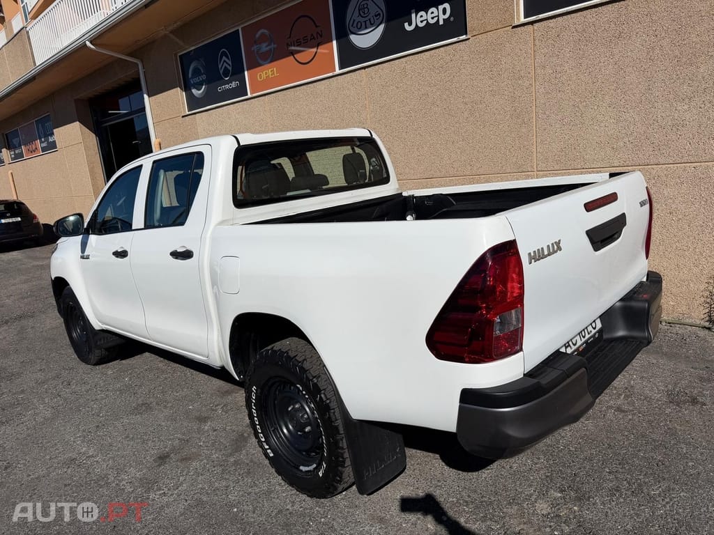 Toyota Hilux 2.4 D-4D 4WD CD Premium Edition
