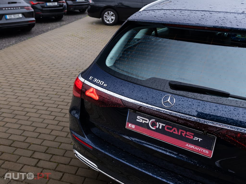 Mercedes-Benz E 300 Outro