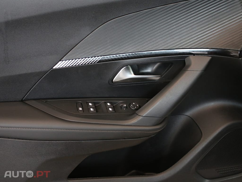 Peugeot 2008 PureTech 100 Allure
