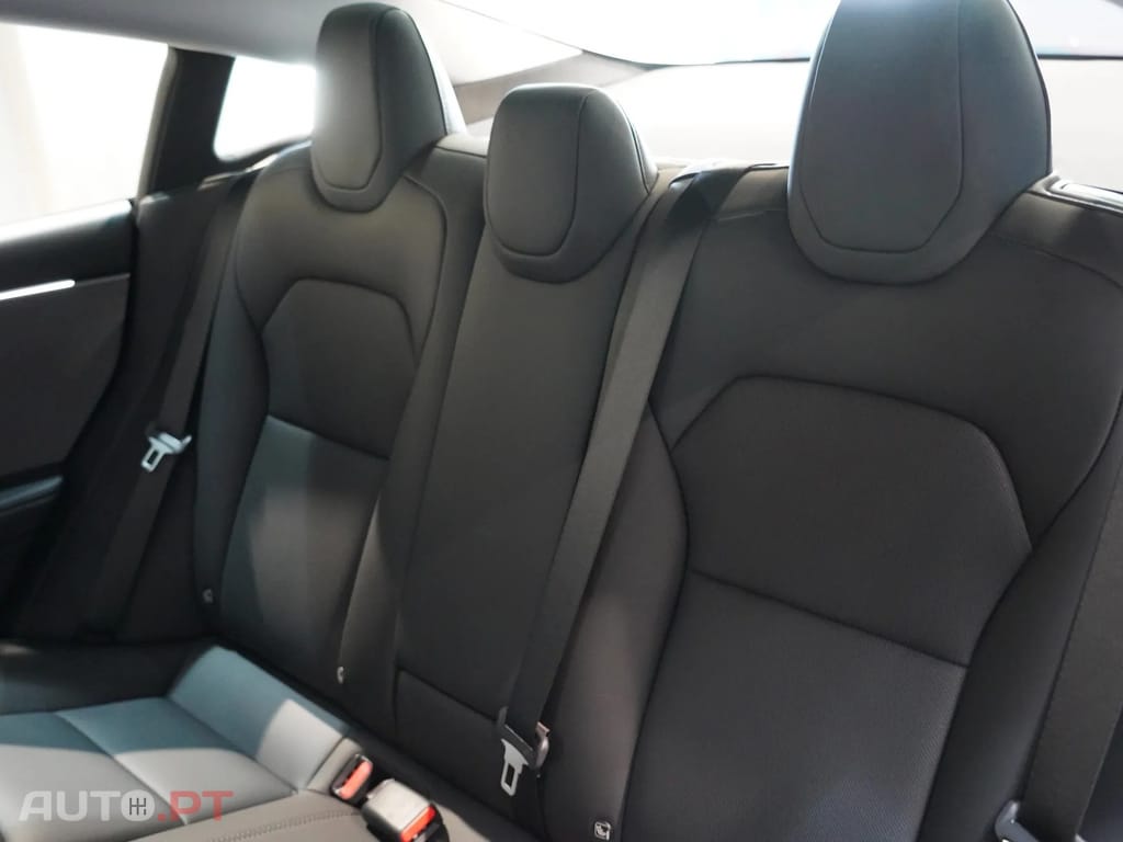 Tesla Model 3 Tração Traseira