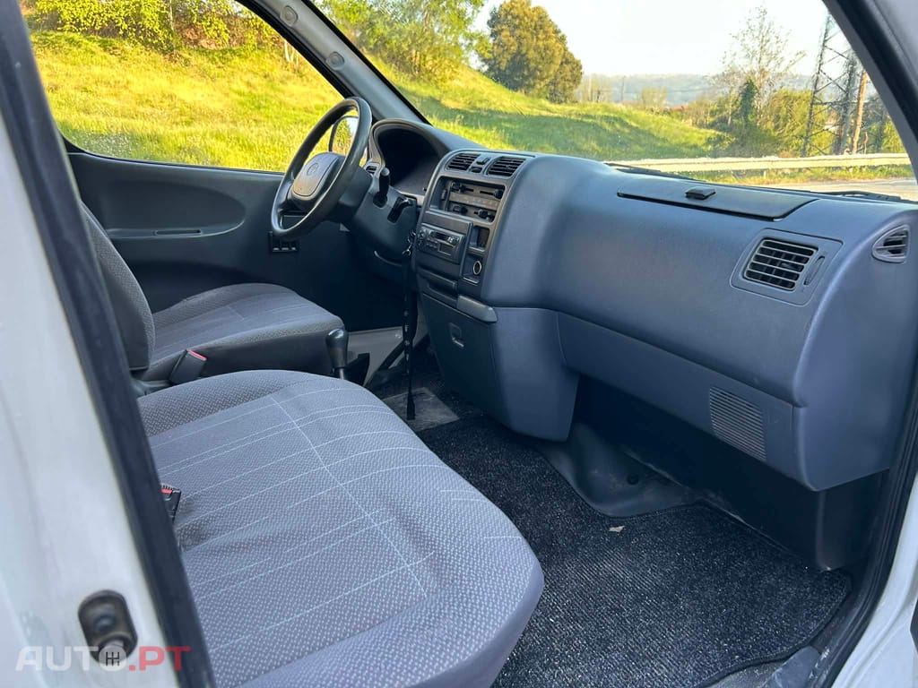 Toyota HiAce 2.5D-4D 9 Lugares
