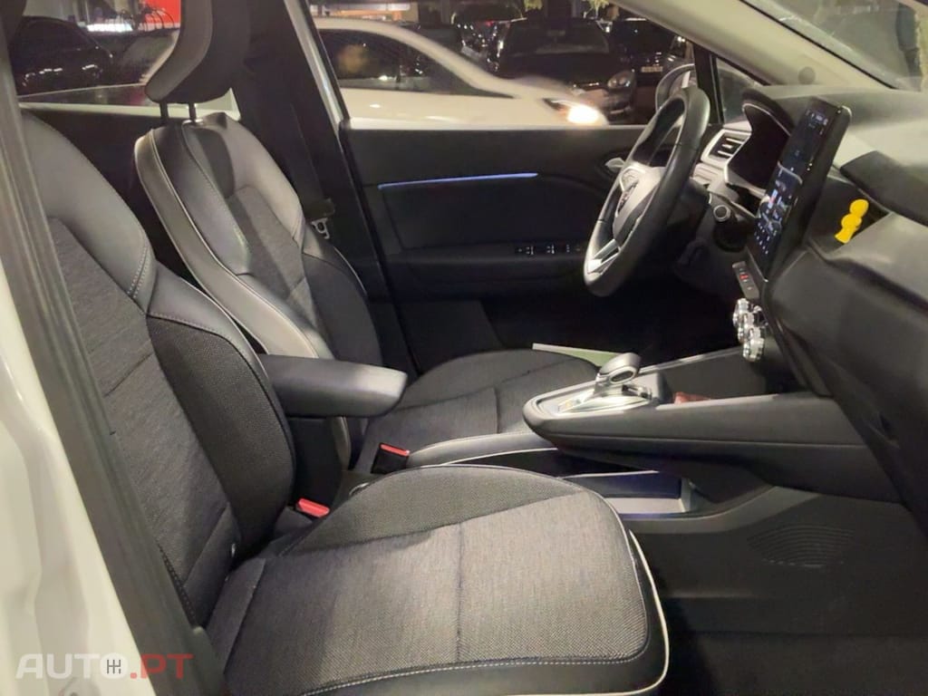 Renault Captur 1.6 E-Tech Zen