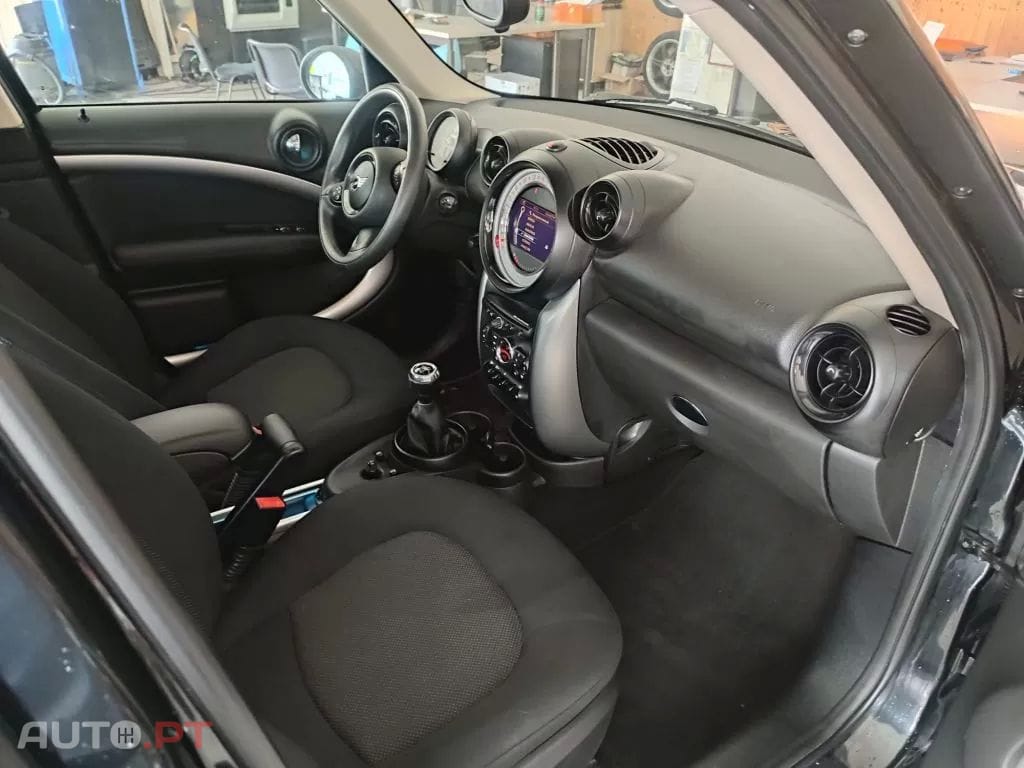 MINI Countryman One D