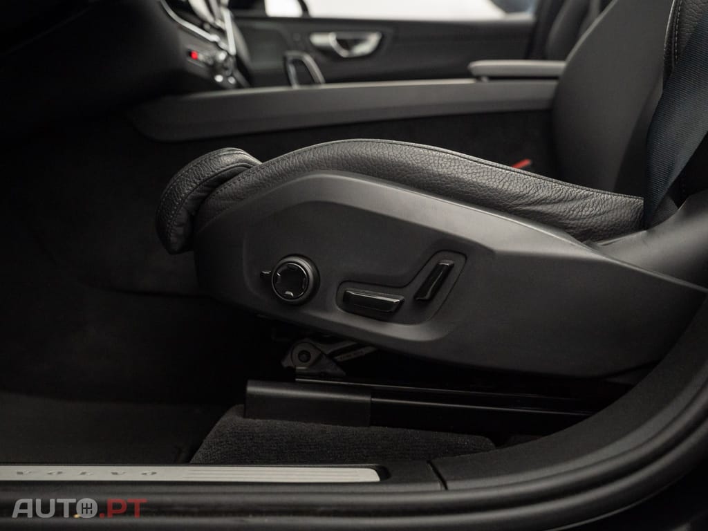 Volvo XC60 2.0 T6 PHEV Ultra Dark AWD