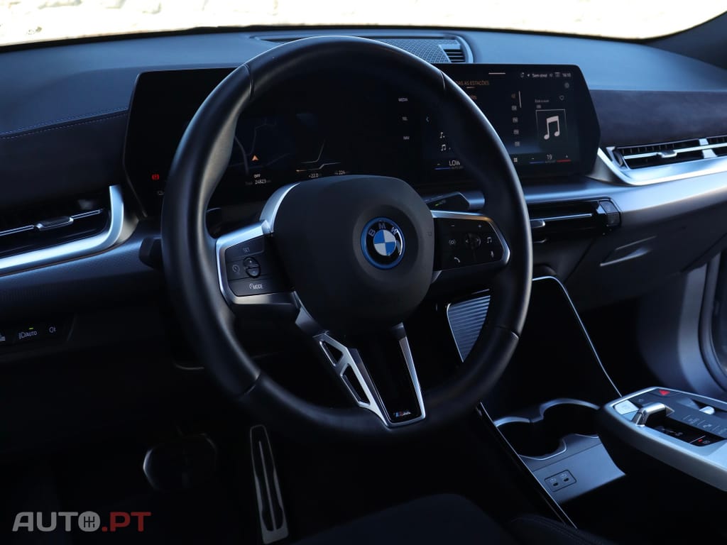 BMW iX2 eDrive20 Pack Desportivo M