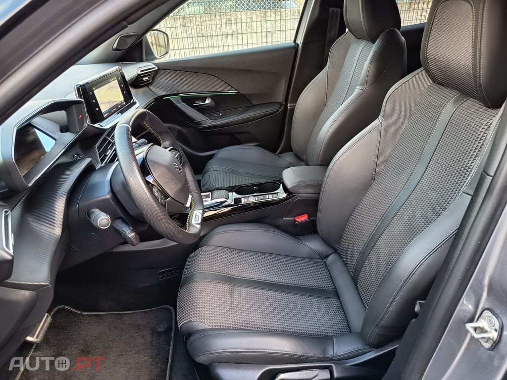 Peugeot E-2008 50 kWh GT