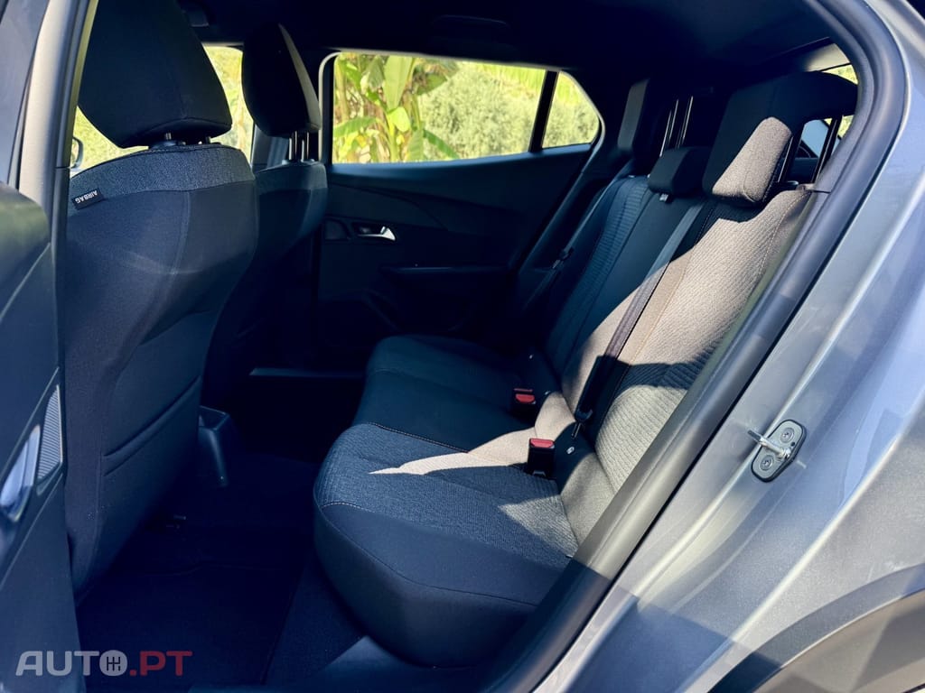 Peugeot 2008 1.2 Hybrid Style e-DCS6