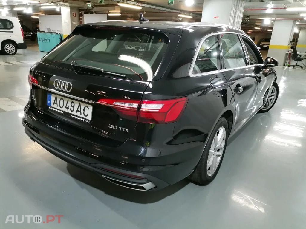 Audi A4 Avant 30 TDI S tronic