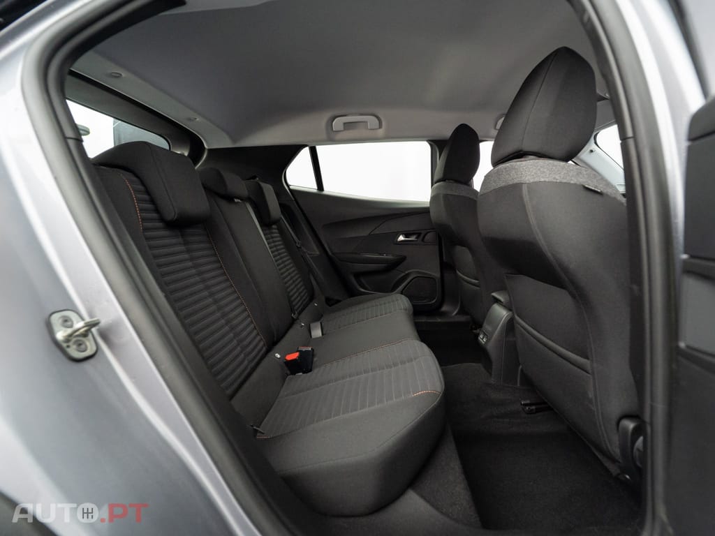 Peugeot E-2008 50 kWh Active Pack