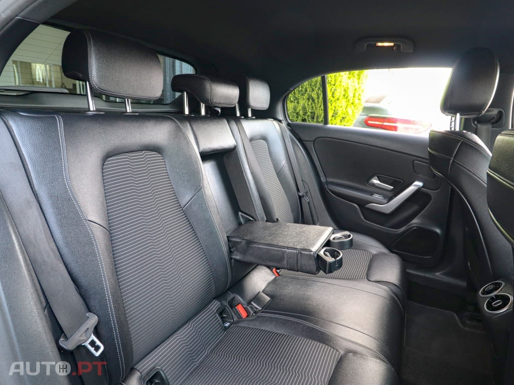 Mercedes-Benz A 180 d 7G-DCT Progressive — fotografia 12