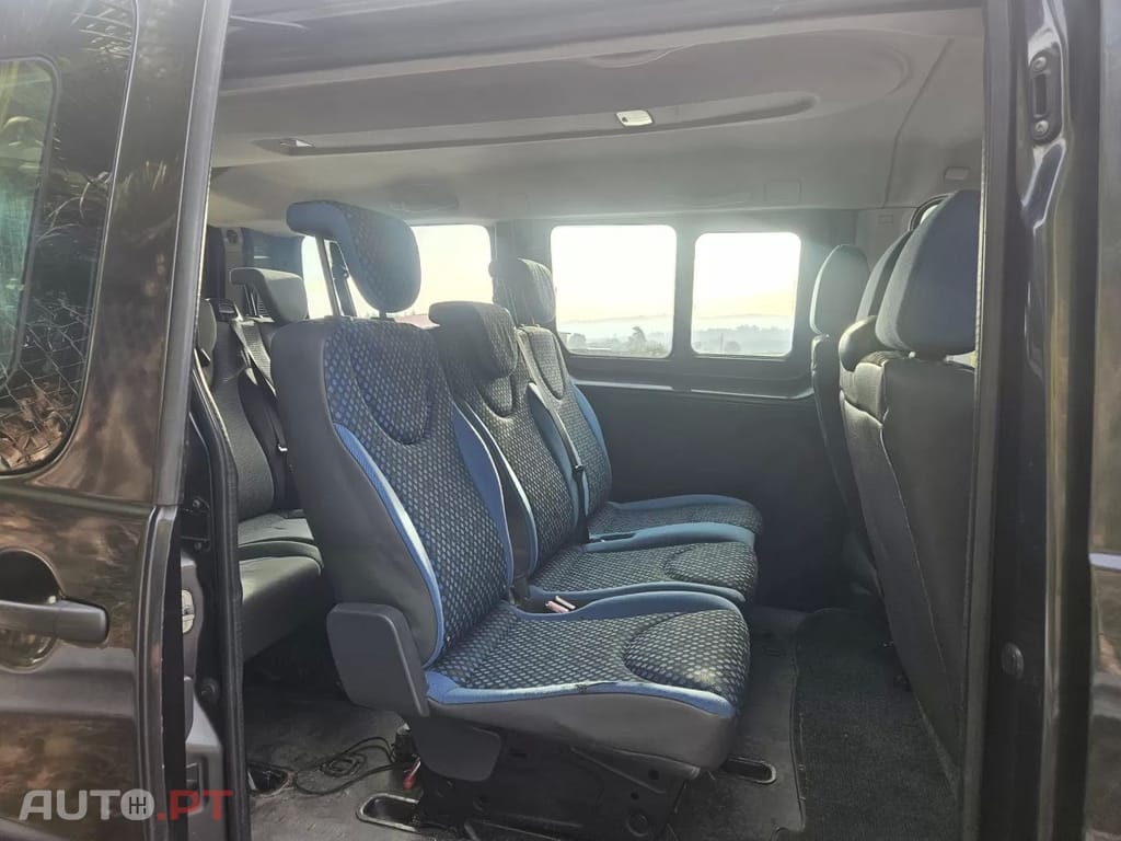 Peugeot E-Expert 9 lugares