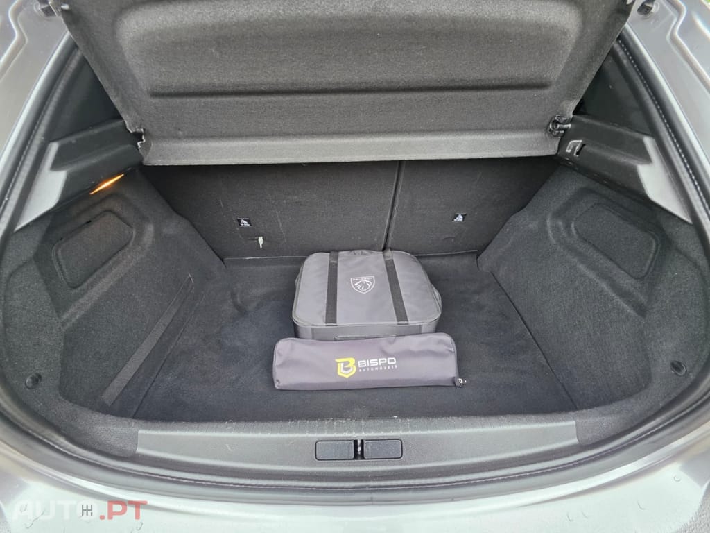 Peugeot E-208 50 kWh Style