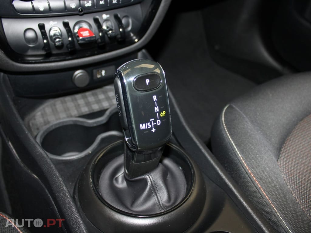 MINI Clubman ONE D 1.5 D AUTO I.V.A DEDUTÍVEL