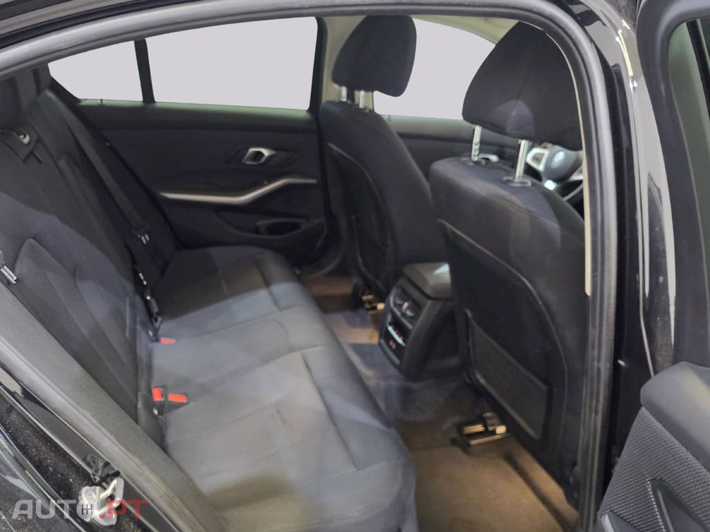 BMW 320 Plug-In Hybrid I.V.A DEDUTIVEL