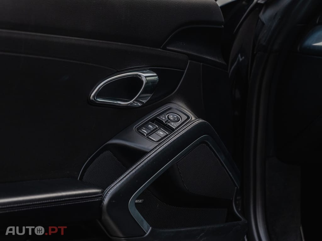 Porsche 911 Carrera 4 Cabriolet PDK Black Edition