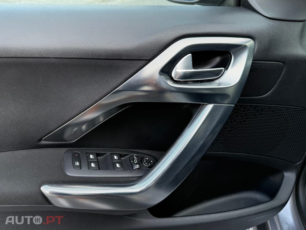 Peugeot 2008 1.2 PureTech Allure