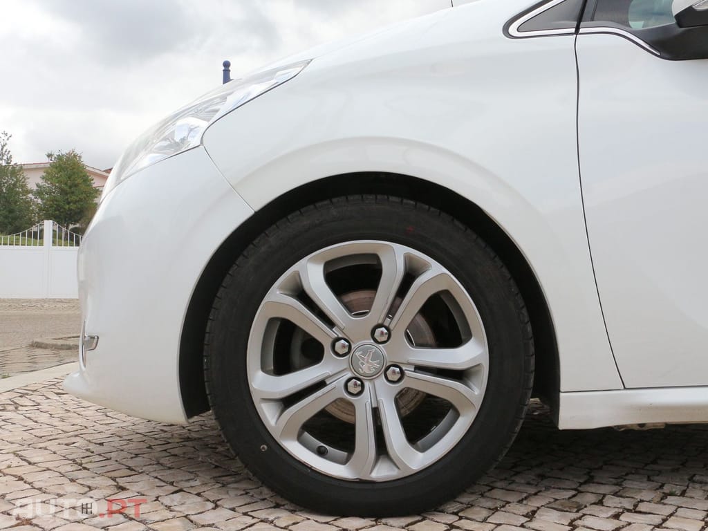 Peugeot 208 1.6 e-HDi Allure 2-Tronic
