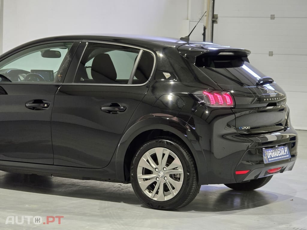 Peugeot E-208 50 kWh Allure Roadtrip