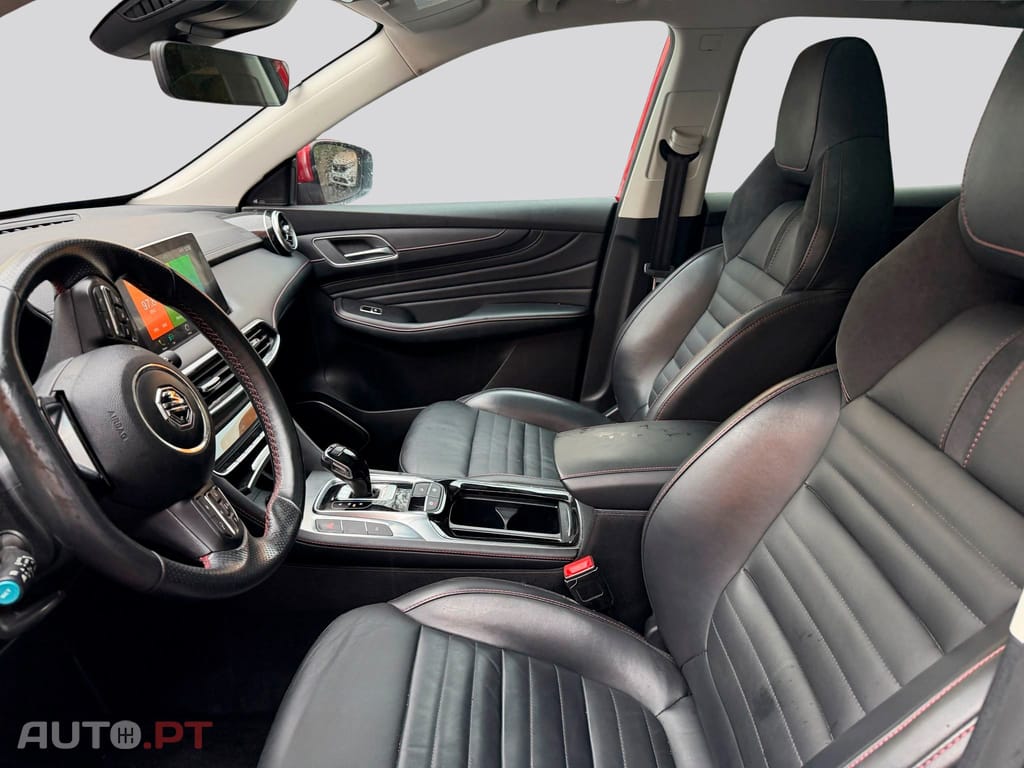 MG EHS PHEV Hybrid Luxury