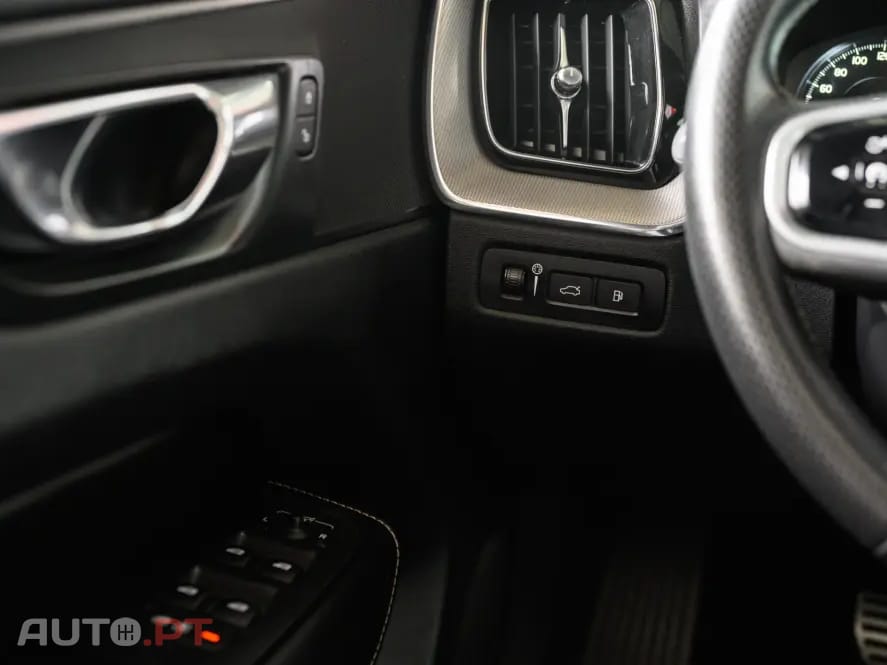 Volvo XC60 2.0 T8 PHEV R-Design AWD