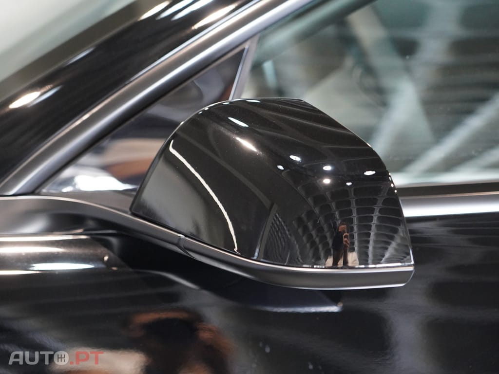 Tesla Model 3 Tração Traseira