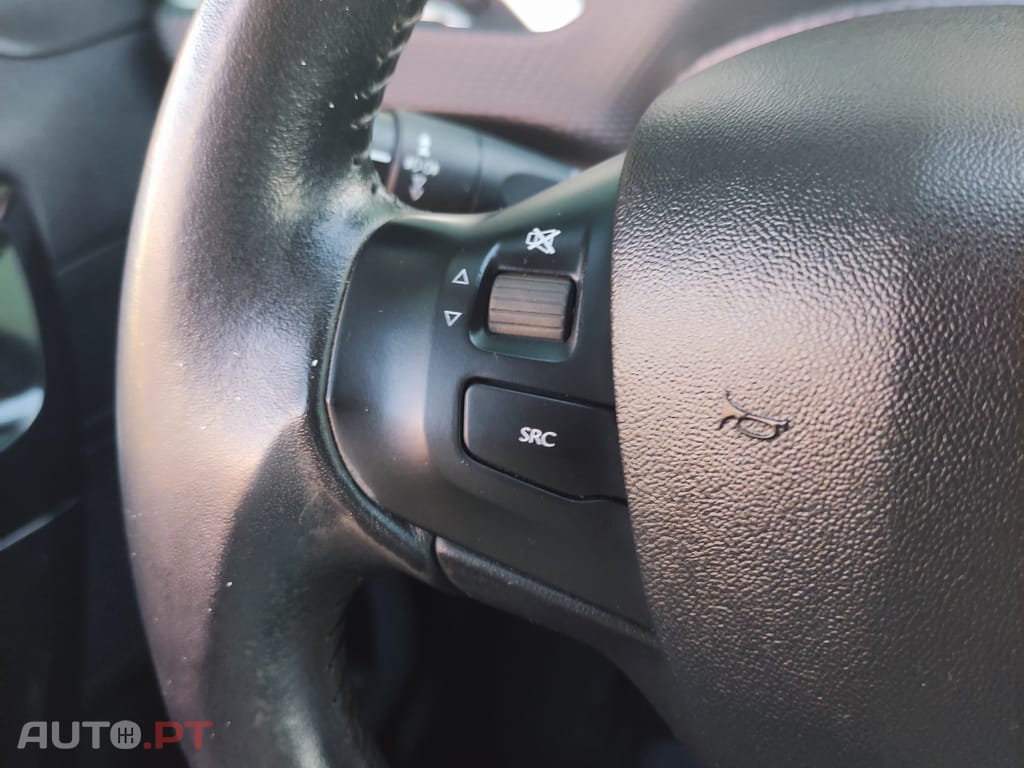Peugeot 208 1.2 VTi SE Style