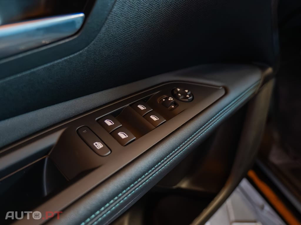 Peugeot 3008 1.2 Hybrid Allure e-DCS6