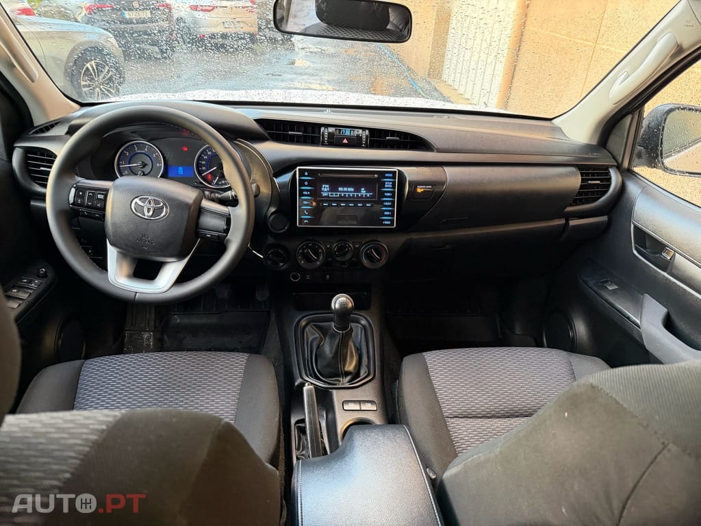 Toyota Hilux 2.4 D-4D 4WD CD Premium Edition